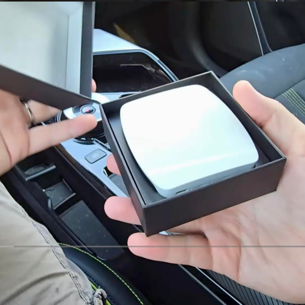 AI Ultimate Upgrade Tbox UHD Android 13 A'pple CarPlay AI Box with HD Output